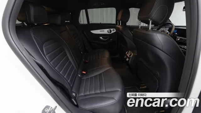 Mercedes-Benz EQC 2020 — фото 16