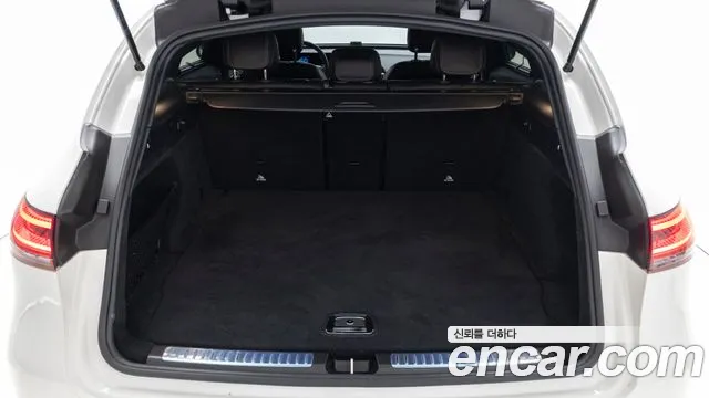 Mercedes-Benz EQC 2020 — фото 20