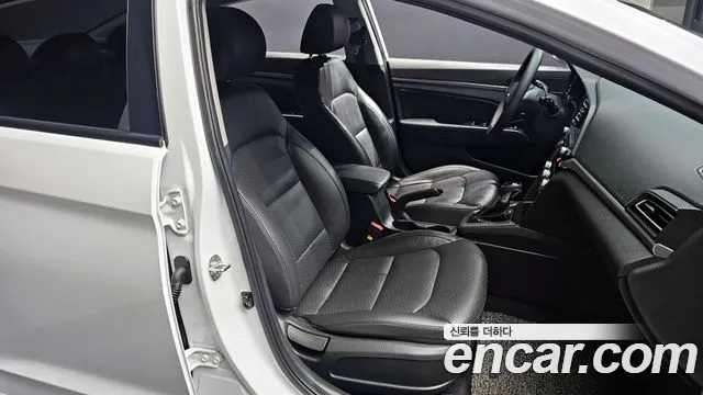 Hyundai AVANTE 2020 — фото 10