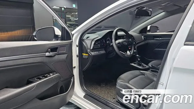 Hyundai AVANTE 2020 — фото 11