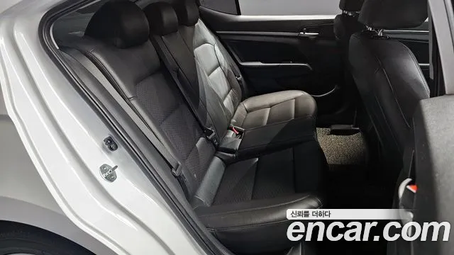 Hyundai AVANTE 2020 — фото 12
