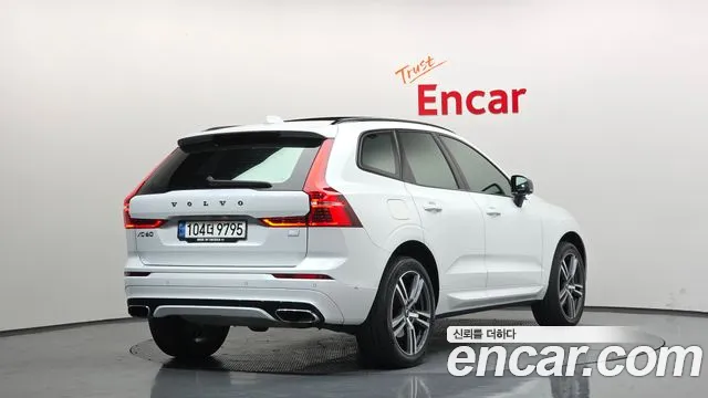Volvo XC60 2021 — фото 2