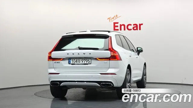 Volvo XC60 2021 — фото 4