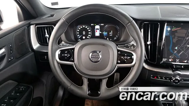 Volvo XC60 2021 — фото 13