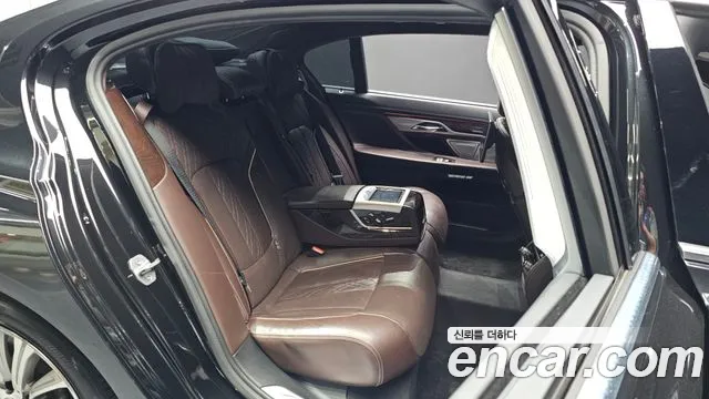 BMW 7-Series 2016 — фото 12