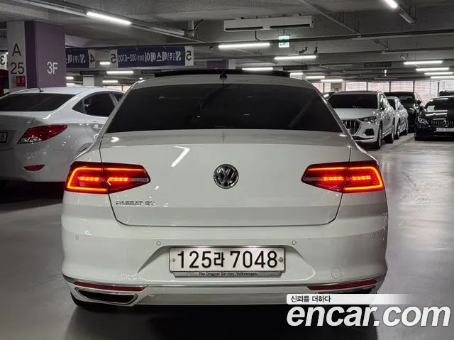 Volkswagen Passat 2018 — фото 4