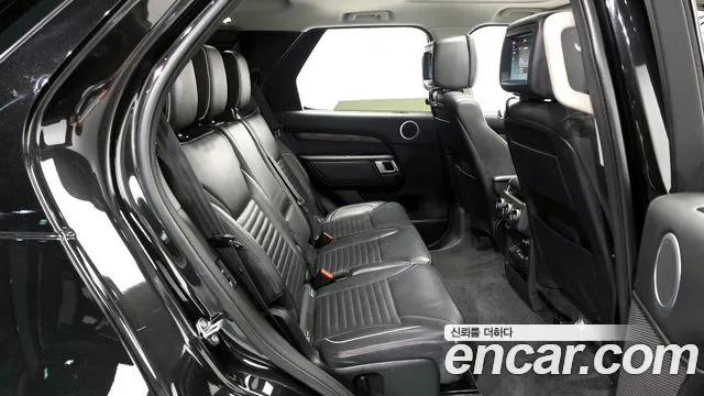 Land Rover Discovery 2017 — фото 12