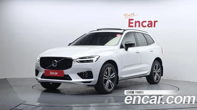 Volvo XC60 2021 — фото 1