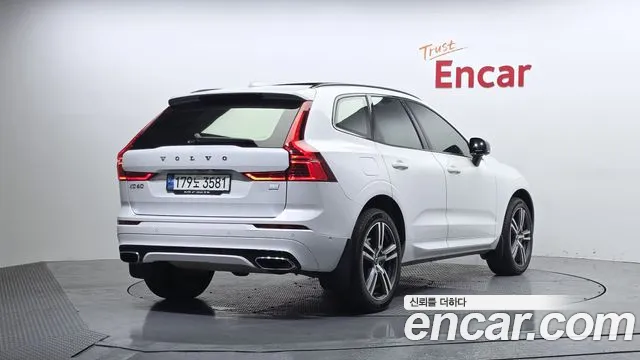 Volvo XC60 2021 — фото 2