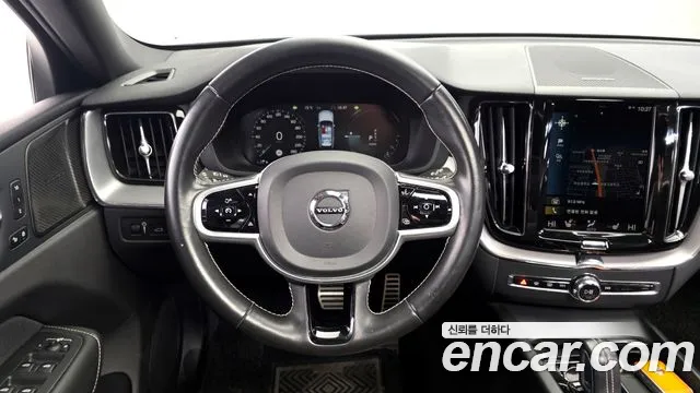 Volvo XC60 2021 — фото 13