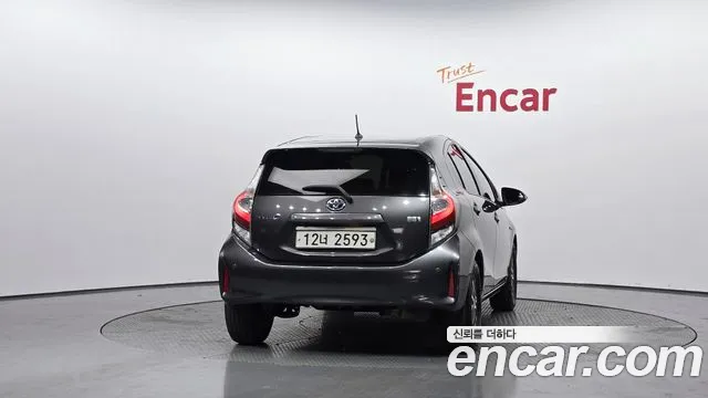 Toyota Prius 2018 — фото 4