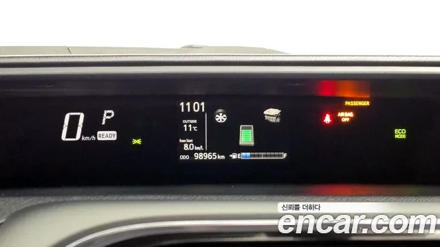 Toyota Prius 2018 — фото 8
