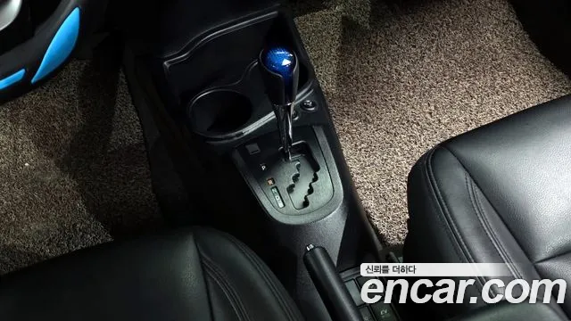 Toyota Prius 2018 — фото 9