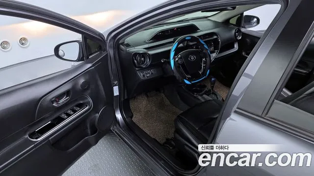 Toyota Prius 2018 — фото 11