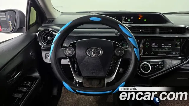 Toyota Prius 2018 — фото 13