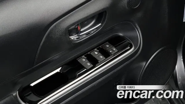Toyota Prius 2018 — фото 18