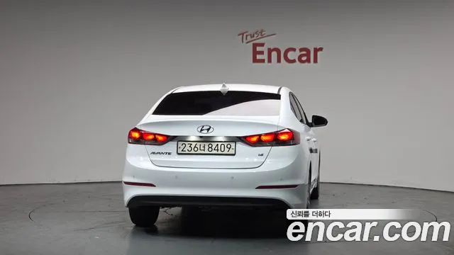 Hyundai AVANTE 2018 — фото 4