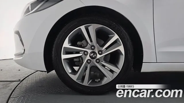 Hyundai AVANTE 2018 — фото 5