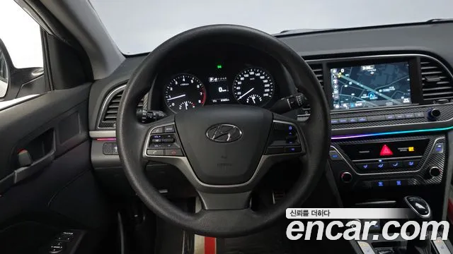 Hyundai AVANTE 2018 — фото 13