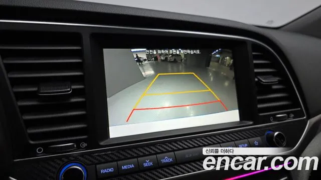 Hyundai AVANTE 2018 — фото 15