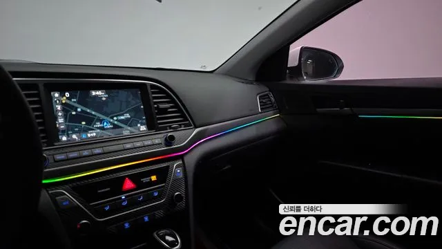 Hyundai AVANTE 2018 — фото 16