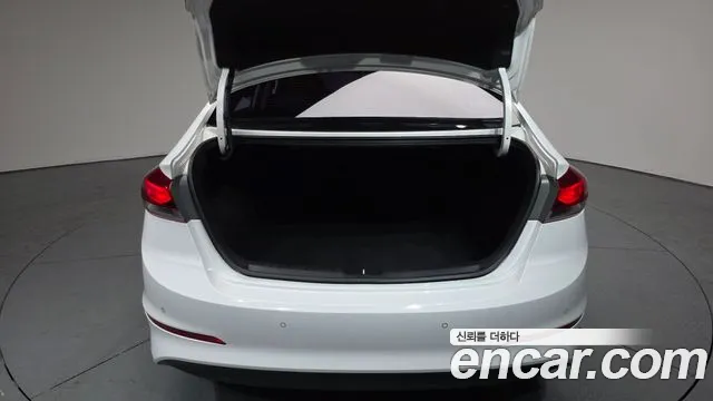 Hyundai AVANTE 2018 — фото 20