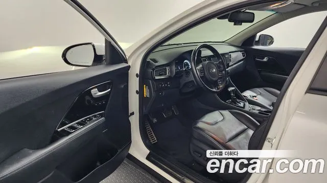 Kia Niro 2018 — фото 10