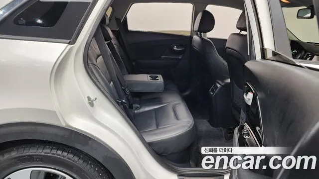 Kia Niro 2018 — фото 12