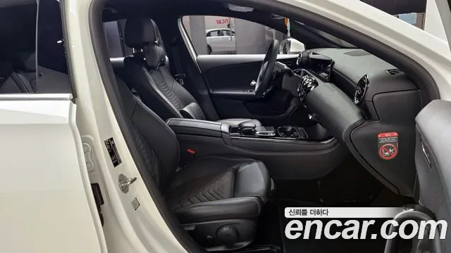 Mercedes-Benz A-Class 2019 — фото 10