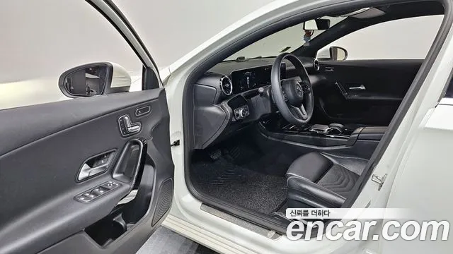 Mercedes-Benz A-Class 2019 — фото 11