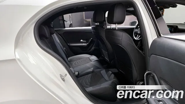 Mercedes-Benz A-Class 2019 — фото 12