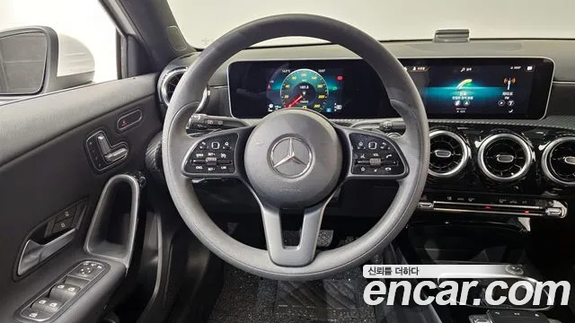 Mercedes-Benz A-Class 2019 — фото 13