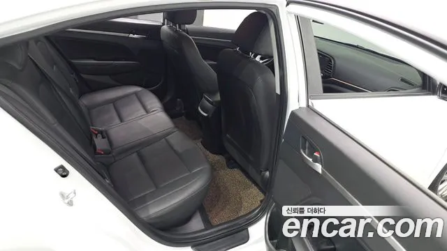 Hyundai AVANTE 2020 — фото 12