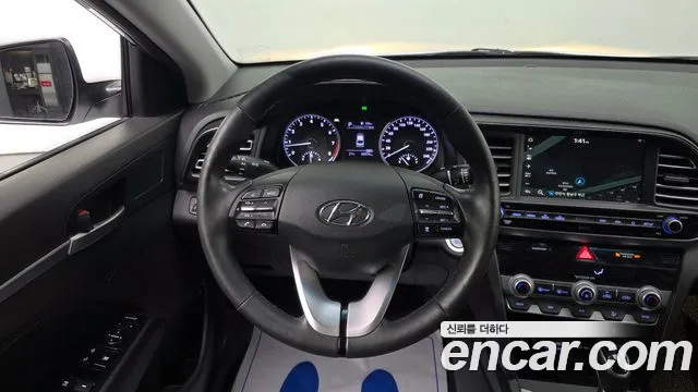 Hyundai AVANTE 2020 — фото 16