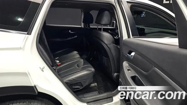 Hyundai Santafe 2023 — фото 11