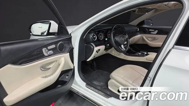 Mercedes-Benz E-Class 2017 — фото 10