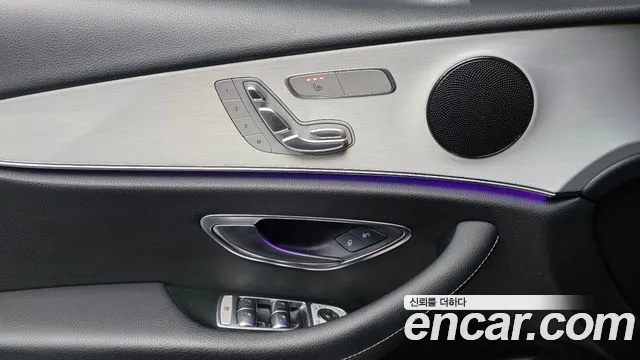 Mercedes-Benz E-Class 2021 — фото 12