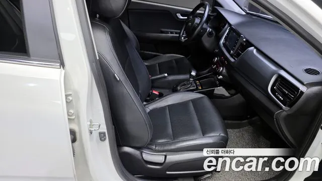 Kia Stonic 2018 — фото 12