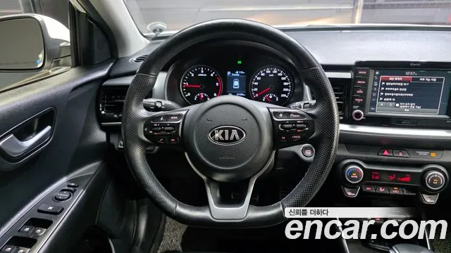 Kia Stonic 2018 — фото 13