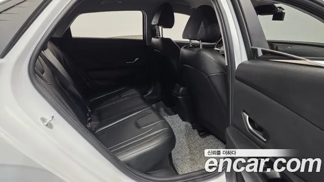 Hyundai AVANTE 2021 — фото 12