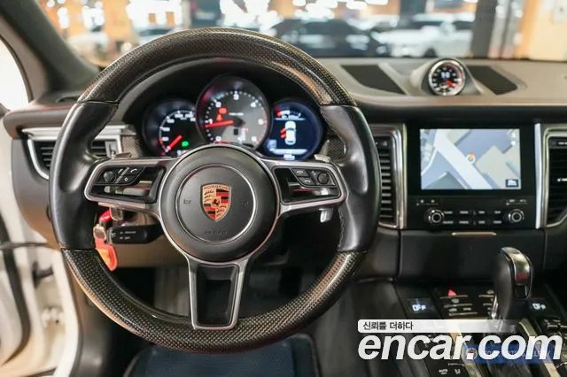 Porsche Macan 2017 — фото 10