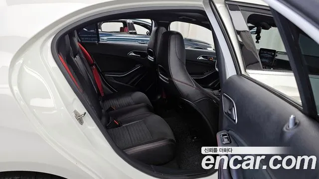 Mercedes-Benz A-Class 2018 — фото 12
