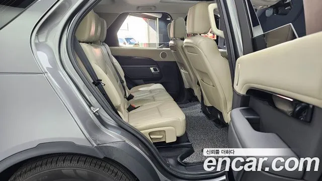 Land Rover Discovery 2018 — фото 12