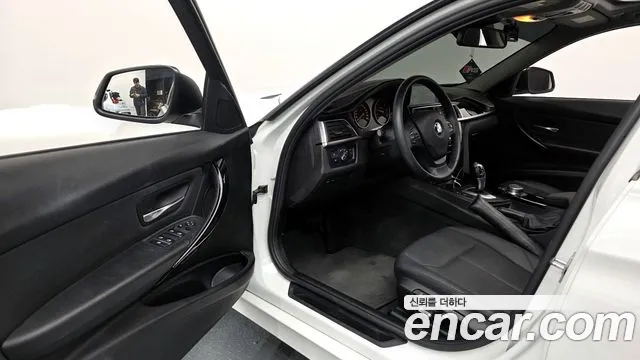 BMW 3-Series 2018 — фото 13
