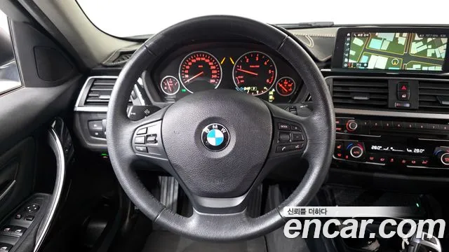 BMW 3-Series 2018 — фото 19