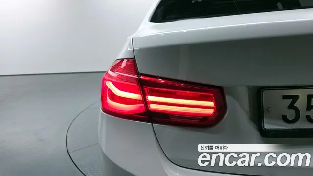 BMW 3-Series 2018 — фото 9