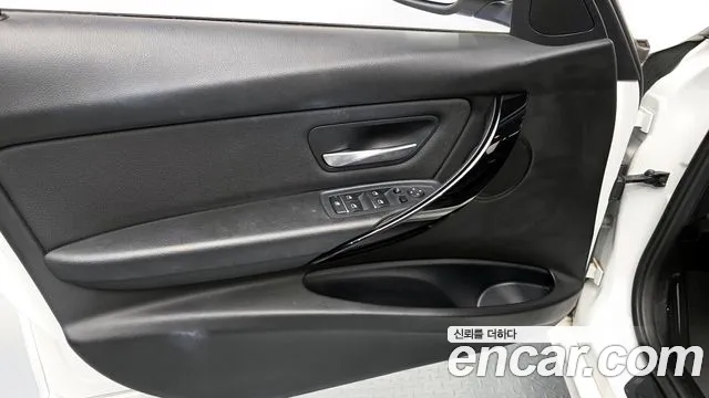 BMW 3-Series 2018 — фото 14
