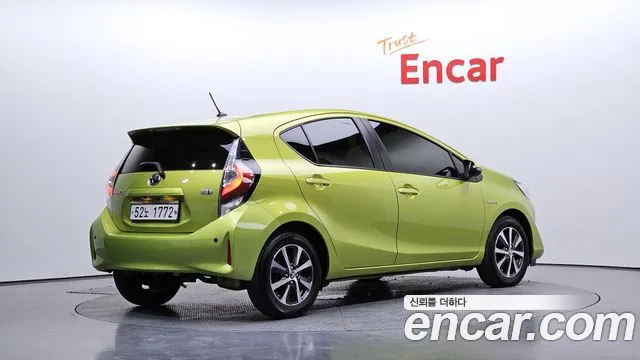 Toyota Prius 2018 — фото 2
