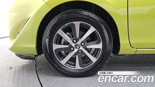 Toyota Prius 2018 — фото 5