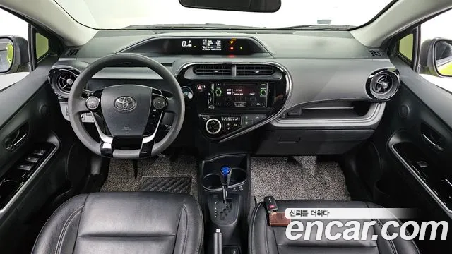 Toyota Prius 2018 — фото 7